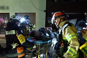 “부부싸움 끝에 남편이 불 질렀다"…암사동 지하 사무실서 1명 전신화상