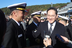 "필승" 장교된 장남 신고에…이재용 "수고했다"