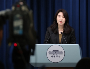 국정원 찾은 李대통령 "국민의 정보기관 거듭나야"