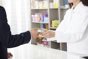 '닥터나우 방지법' 강행에 영세·지하철 약국은 울상