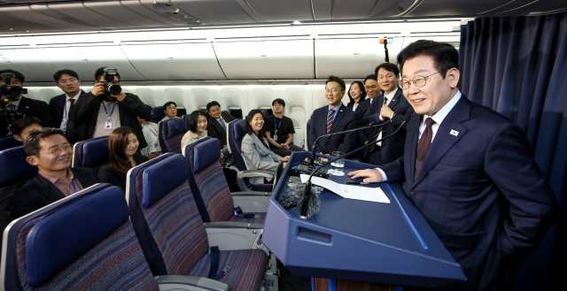 尹30% 추락, 李60% 상승…취임6개월 반대로 갈린 민심[송종호의 국정쏙쏙]