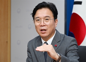 김영훈 노동장관 "반복된 심야노동 시간 규제 검토"