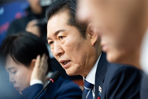 정청래 "내란전담재판부 설치는 필수…2차 종합 특검도 검토"