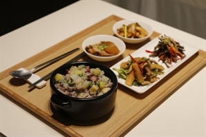 [르포] “오늘 점심 줄 무슨 일?”…구내식당 인기 폭발한 ‘특식’은