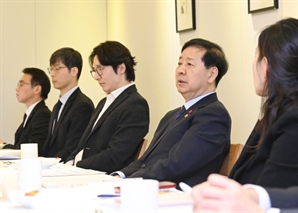 국제금융자문委 첫 회의…“외국 투자자금 국내유입 늘려야”