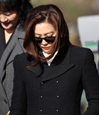 "임세령 코트 뭐야?" 아들 임관식 패션에 관심 집중…선글라스는 '품절'