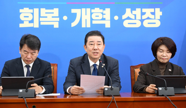 김병기 더불어민주당 원내대표가 25일 서울 여의도 국회에서 열린 원내대책회의에서 모두발언을 하고 있다. 성형주 기자