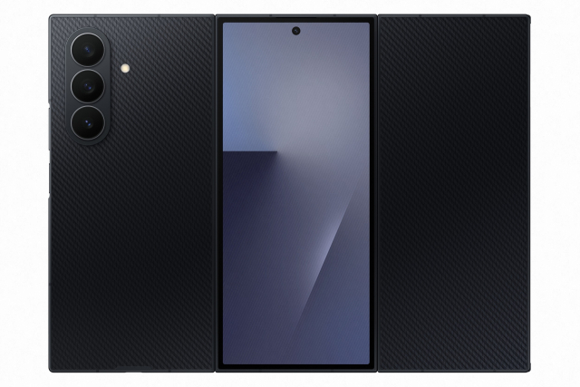 삼성전자가 3단 폴더블 스마트폰인 ‘갤럭시 Z 트라이폴드’를 공개했다. 9일부터 삼성 강남 등 전국 20개 매장에서 체험 가능하고 12일부터 판매된다. 사진제공=삼성전자