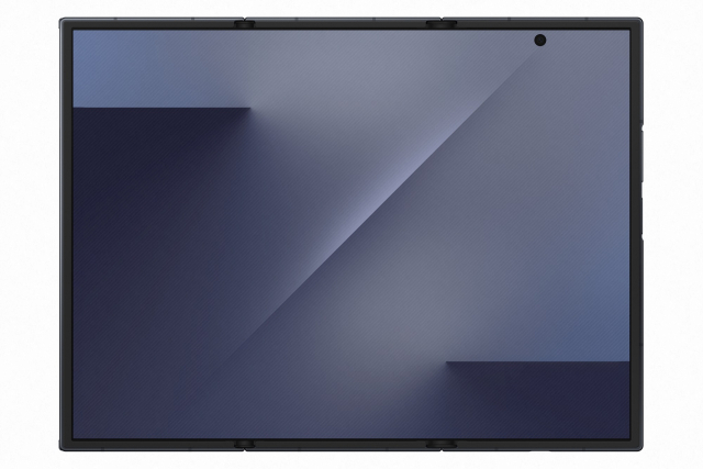 삼성전자가 3단 폴더블 스마트폰인 ‘갤럭시 Z 트라이폴드’를 공개했다. 9일부터 삼성 강남 등 전국 20개 매장에서 체험 가능하고 12일부터 판매된다. 사진제공=삼성전자