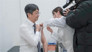 독감환자 5주 연속 증가…팔걷은 질병청장 “예방접종, 지금도 안늦어”
