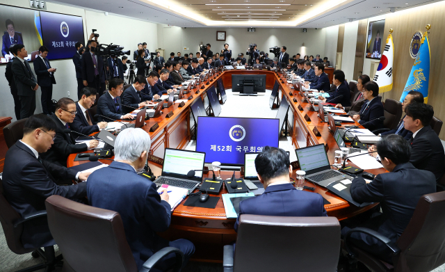 이재명 대통령이 2일 용산 대통령실에서 국무회의를 주재하고 있다. 연합뉴스