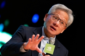 'GPU 강화' 맞불 놓은 젠슨황… 올트먼은 '코드 레드' 발령