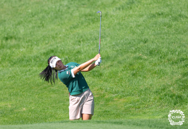 아이언 샷을 하고 있는 이정은6. 사진 제공=KLPGA