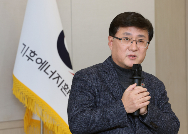 김성환 기후에너지환경부 장관이 지난 1일 정부세종청사 기후부 대회의실에서 출입기자단 간담회를 열고 있다. 연합뉴스