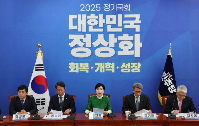 더불어민주당 '사법불신 극복 및 사법행정 정상화 태스크포스(TF)' 단장인 전현희 의원이 2일 서울 여의도 국회에서 열린 사법행정 개혁안 보고회에서 발언하고 있다. 2025.12.2 연합뉴스