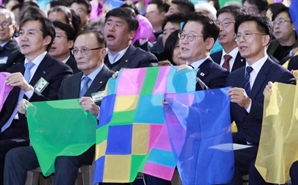 李대통령 “한반도 전쟁 상태 종식…핵 없는 한반도 추구”