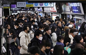 [사진] ‘준법운행’ 이어가는 서울지하철 노조