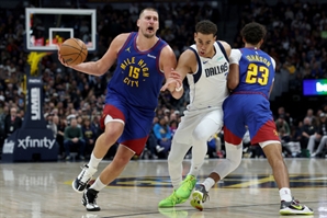 요키치 ‘트리플더블’ 맹활약에도…NBA 덴버는 홈에서 4연패