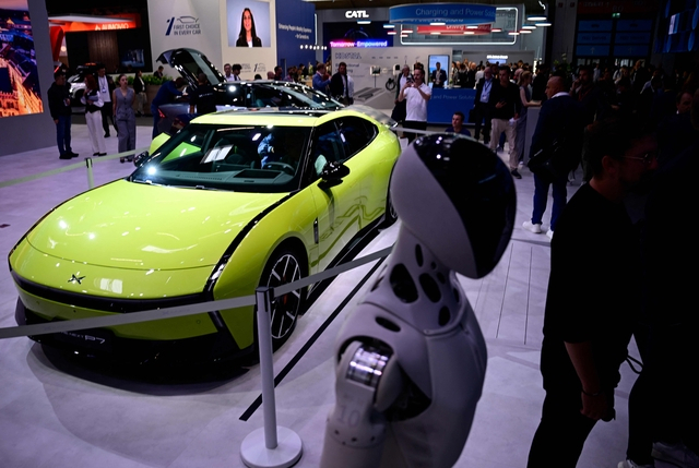 독일 뮌헨에서 열린 ‘2025 IAA 모빌리티쇼’에 등장한 중국 샤오펑의 전기차. AFP 연합뉴스