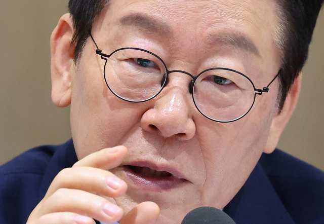 지난 2일 서울 용산 대통령실에서 열린 국무회의에서 쿠팡의 정보 유출 문제를 거론하고 있다. 연합뉴스