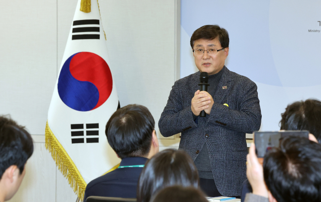 김성환 기후에너지환경부 장관이 1일 정부세종청사 기후부 대회의실에서 출입 기자단 간담회를 열고 있다. 연합뉴스