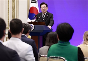 [속보]李대통령 “핵잠 확보, 전략적 유연성·자율성 측면서 유용”