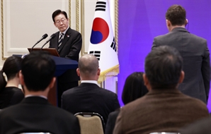 [속보]李대통령 “대화에 필요하다면 한미연합군사훈련 조정 논의”