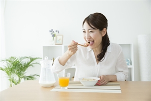 "밥만 먹는데 300만원 준다"… 4만명 몰린 '신의 알바' 정체