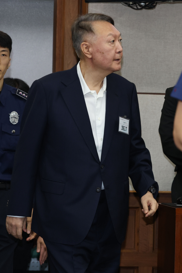 '계엄 1년' 尹 "독재정권 맞서 뭉쳐야…헌정질서 파괴 눈앞"