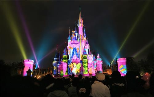 디즈니 호텔서 '중국식 칼' 꺼내 "죽여버리겠다"…칼부림 협박한 중국인, 왜?