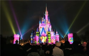 디즈니 호텔서 '중국식 칼' 꺼내 "죽여버리겠다"…칼부림 협박한 중국인, 왜?