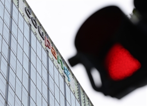 쿠팡 임원 주식매도 논란까지…국회, 김범석 고발 합의