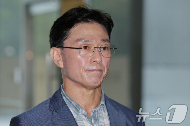 임성근 전 해병대 1사단장이 지난 8월 19일 포렌식 참관을 위해 서울 서초구 순직해병 특검팀(이명현 특별검사) 사무실에 출석하고 있다. 뉴스1