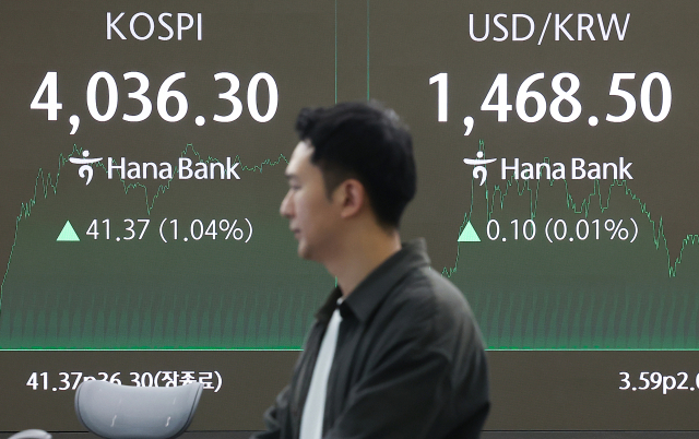 3일 오후 서울 중구 하나은행 본점 딜링룸 현황판. 연합뉴스