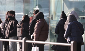 직장인들 통장 보고 한숨 터진 이유 있었다…월급 3% 오를 때 소득세 9%↑