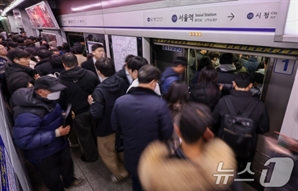 "출퇴근 때마다 진짜 미치겠다"…악명 높은 지하철역 5곳 싹 바뀐다는데