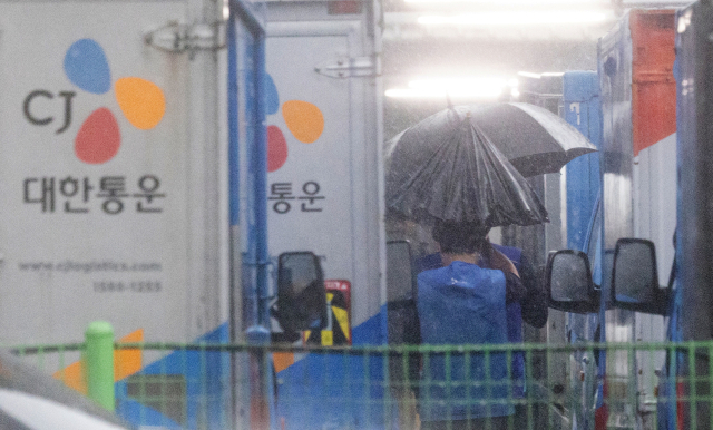 '사람들 로켓배송 안 쓰면 여기가 뜬대'…신고가 쓴 '이 종목' 뭐길래?