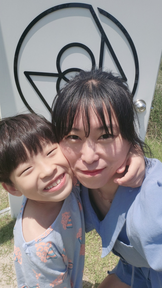 최경미(오른쪽) 씨가 생전에 아들과 찍은 사진. 사진 제공=한국장기조직기증원