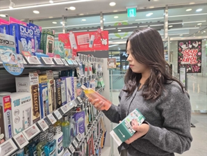 양치질만으론 부족해…가글부터 스프레이까지 구강 케어 시장 커졌다