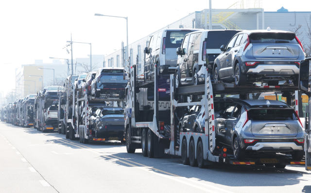 1일 경기도 평택항에 카캐리어가 줄지어 서 있다. 연합뉴스
