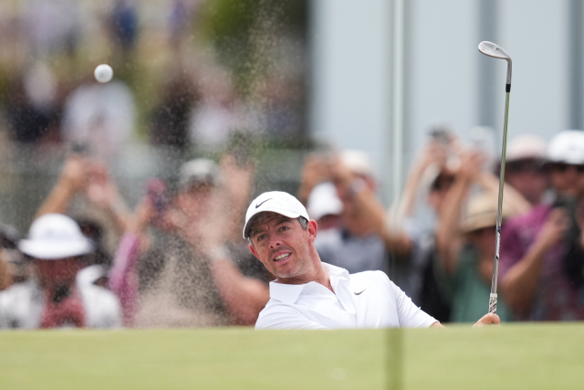 오버파로 출발한 매킬로이[사진]