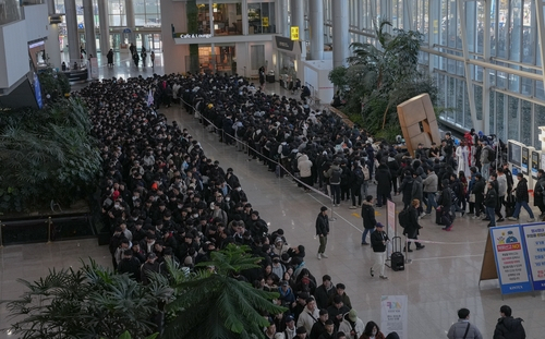 지난해 12월 7일 일산 킨텍스에서 열린 '애니메이션 X 게임 페스티벌(AGF) 2024' 전시장 내부가 관람객으로 붐비고 있다. 연합뉴스