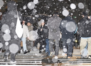 첫눈의 낭만…출근은 '현실'