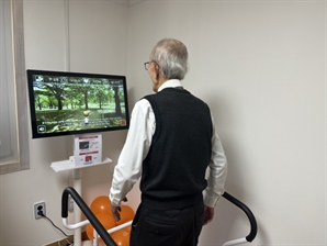 AI랑 오목 두던 어르신의 한마디 "참 별 세상 다 있네’”[르포]