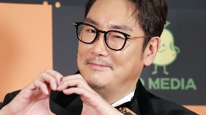 조진웅, ‘소년범 출신 의혹’ 휩싸였다…소속사 “사실 확인 중”