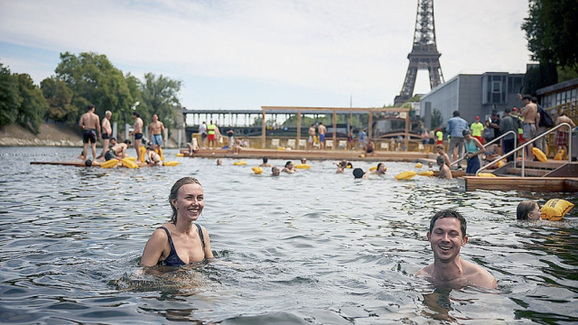 프랑스 파리의 센강 그르넬항 안전 수영장. AP연합뉴스