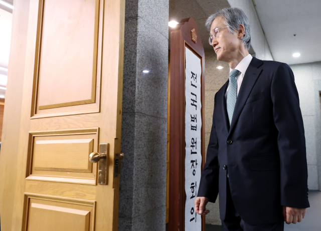 조희대 대법원장이 5일 서울 서초구 대법원에서 ‘2025년 정기 전국법원장회의’에 참석하고 있다. 연합뉴스