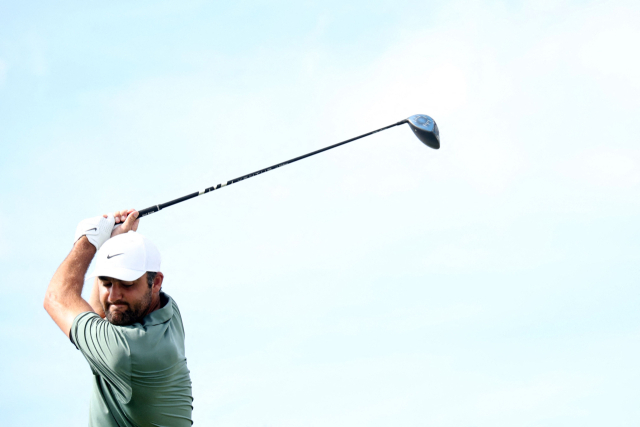 스코티 셰플러가 5일 히어로 월드 챌린지 1라운드 5번 홀에서 드라이버샷을 하고 있다. AFP연합뉴스