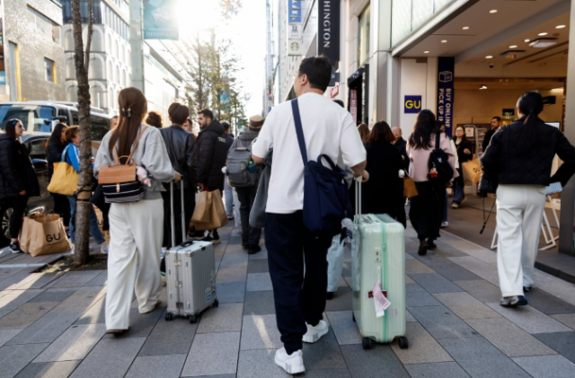 일본 길거리의 관광객들, 연합뉴스