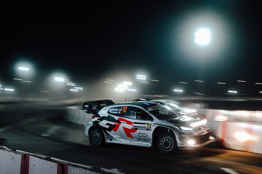 사우디아라비아 랠리에서 주행 중인 세바스티앙 오지에